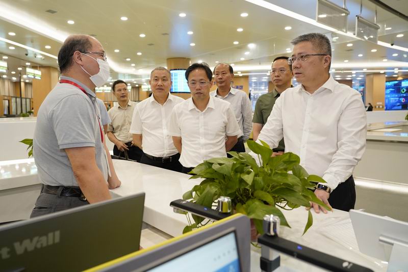 朱忠明副省长到省人力资源社会保障厅调研