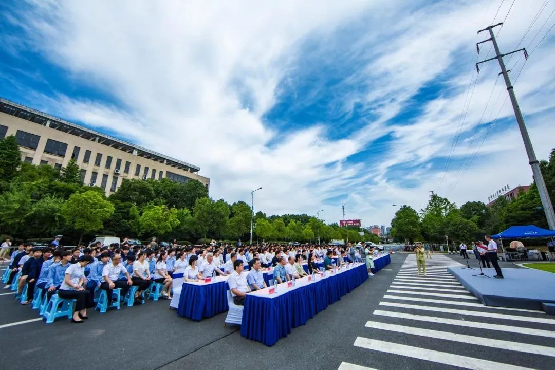 湖南航空技师学院揭牌成立